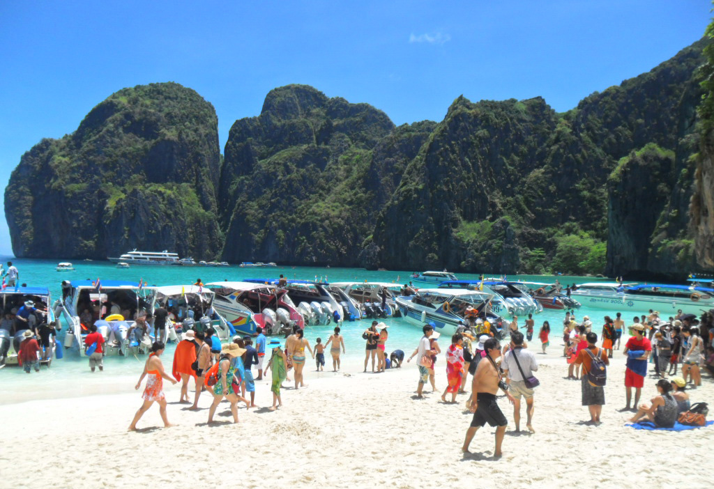 24439_boats-maya-bay-phi-phi-lay-krabi-thailand.jpg